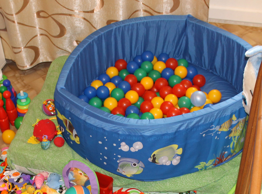 бассейн с шариками