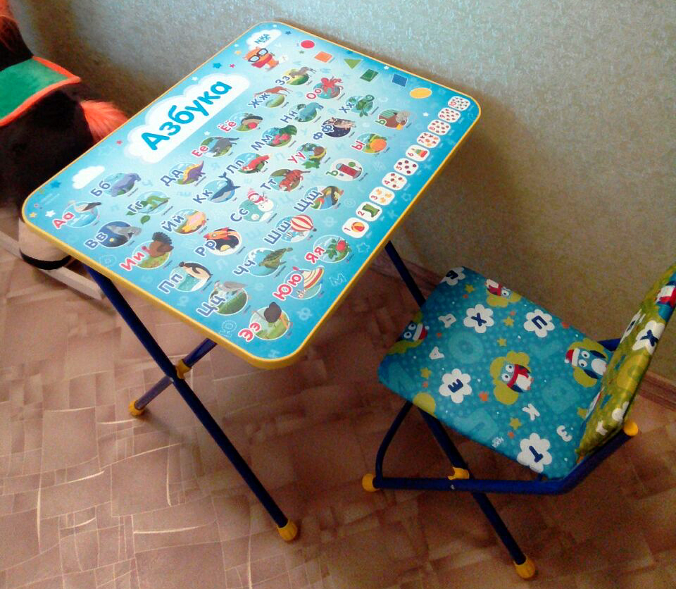 детский столик и стульчик